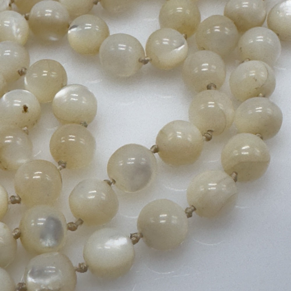 Vintage Mother of Pearl Cameo Clasp MOP Beaded Necklace Double Strand 10 mm - Picture 10 of 15